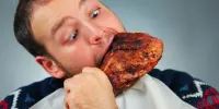 آهسته غذاخوردن به کاهش وزن کمک می کند