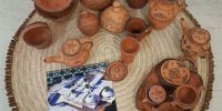 فروش سفال‌های دست‌ساز زنان روستا برای ساخت هنرستان