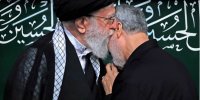 اهدای نشان ذوالفقار به فرمانده نیروی قدس سپاه پاسداران