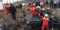 متلاشی شدن پژو ۴۰۵ در آزادراه تهران ـ قم