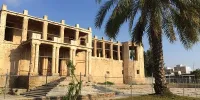 متصرفان آسمان‌خراش قاجاریه پشت فنس‌ها هستند
