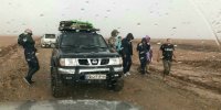نجات ۱۶ گردشگر سوئیسی گرفتار در باتلاق جاده سنگ‌فرش پارک ملی کویر