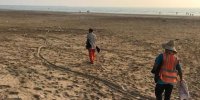 ساحل گناوه از لاستیک ها و ضایعات پاک سازی شد