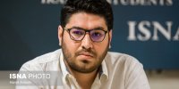 بیرقی عامه‌پسند را با فضای زنانه می‌سازد