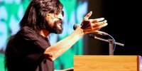 حسین آهی از گوینده رادیو و تماشاگه راز تا کلیاتی که نیمه کار ماند
