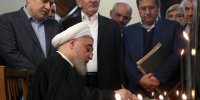 امضای دفتر یادبود جانباختگان هواپیما 737 اوکراین