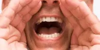 با صدای‌تان مهربان باشید