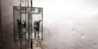 ترک خوردن بالکن برج شیشه‌ای شیکاگو زیر پای بازدیدکنندگان