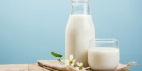 شیر را صبح بخوریم بهتر است یا آخر شب؟