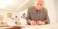 استاد محمود فرشچیان: دست‌هایم در ۹۰ سالگی لرزش ندارد