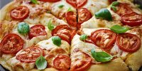 طرز تهیه خمیر و پیتزا مارگاریتای مخصوص ملکه