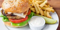 برگر مرغ و قارچ به همراه سس تار تار؛ عاشقش می‌شوید!