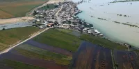 بازدید امیر سیاری و امیر حیدری از  مناطق درگیر سیل در خوزستان
