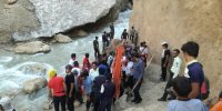 جست‌وجو در کوهی از یخ و برف/ امداد و نجات ۳ ساعته در غار چما