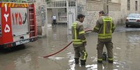 اعزام ۳۳ آتش نشان به مناطق سیل زده استان خوزستان