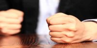 صفت فروبردن خشم را در خودمان تقویت کنیم