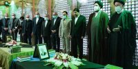 فاتحه خوانی رئیسی بر مزار آیت الله هاشمی/ عکس