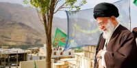 رهبر انقلاب 11 سال پیش در پاوه به زیارت کدام شهدا رفتند+تصاویر