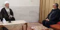 آیت‌الله مکارم شیرازی: تحریم‌ها فرصتی برای خودکفایی در تولید واکسن و دارو ایجاد کرد