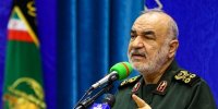 فرمانده کل سپاه: مقامات انگلیس همان چرچیل هستد/ ما محکوم به تسلیم نشدن در میدان هستیم