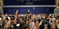 معنای آیه‌ نصب شده در محل دیدار رهبر انقلاب با مردم قم