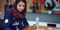 تصویری از شطرنج بازی سارا خادم‌الشریعه با نخست وزیر اسپانیا