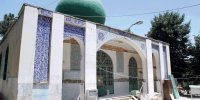 نصب کرکره روی ضریح یک زیارتگاه جنجالی شد+ عکس
