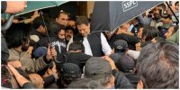 عمران خان برای لغو حکم بازداشتش راهی دادگاه می‌شود