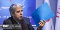 ایوب آقاخانی زیر نور موضعی قرار گرفت/ انتشار مجموعه آثار