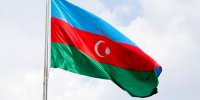 نمایش پرچم آذربایجان در میدان انقلاب تهران/ عکس