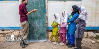 معلمی که روزی ۳۲ کیلومتر رکاب می‌زند تا به مدرسه برسد+عکس