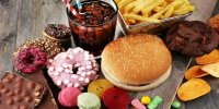 این غذاها را نخورید تا پیری دیرتر به سراغ شما بیاید!