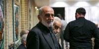 چهره مطرح دولت روحانی در مراسم ختم خواهر حسین شریعتمداری+عکس