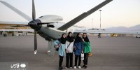 ژست جالب چند دختر جوان در کنار یک پهپاد ایرانی