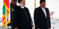 بوسه مخبر بر پیشانی رئیسی در فرودگاه+عکس