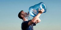 برای اینکه بدنمان کم آب نشود، چقدر آب بنوشیم؟