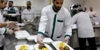 فعالیت خیرخواهانه بازیکن سابق پرسپولیس در حرم رضوی