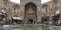 چهارسوی ضرابخانه بازار قیصریه اصفهان پس از ۶۰ سال رفع تصرف شد