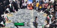 نمایش جایی میان لاله‌ها در یادمان شهدای هویزه اجرا شد