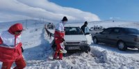 نجات سرنشینان ۲۵۲ خودروی گرفتار شده در برف اندیکا