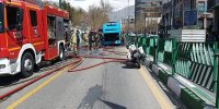 آتش سوزی یک دستگاه اتوبوس بی آر تی در خیابان ولیعصر تهران