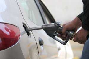 مصرف بنزین روز گذشته رکورد شکست