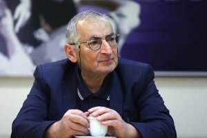 زیباکلام: حتی اگر اپوزیسیون باشیم هم نمی توانیم دربرابر تجاوز به میهن مان بی تفاوت باشیم