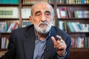 حمله تازه حسین شریعتمداری به پزشکیان به بهانه مصاحبه با تاکر کارلسون/چرا گفتید مراجع علیه فردخاصی فتوا نداده اند؟اتفاقا فتوا علیه ترامپ و نتانیاهو است