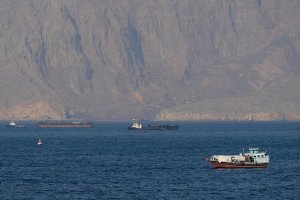 تردد نفتکش‌ها از تنگه هرمز متوقف شد