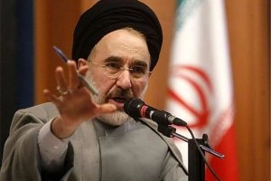 انتقاد روزنامه اصولگرا از بیانیه اخیر سیدمحمد خاتمی: منظور شما از صلح شرافتمندانه همان تسلیم است که ترامپ می گوید؟شما ایران را مقصر جنگ می دانید؟