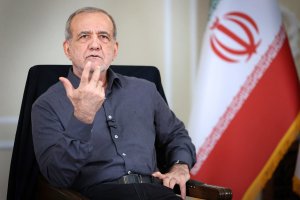 کنار گذاشتن کارمندان صداوسیما که در پوست خبرنگار مقابل رئیس جمهور حاضر می‌شدند کار صحیحی است اما...