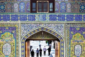 انتقاد از شعارهای ضدوحدت در حرم امام رضا