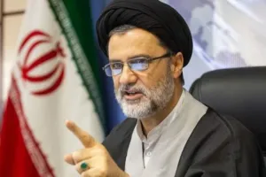 محمود نبویان: هرگونه مذاکره‌ با آمریکا قبل از انتخابات کنگره کمک مستقیم به ترامپ است