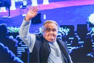 دوست دارم از یاد آدم‌ها نروم / اکبر عبدی به روایت خودش، از مادر و جنجال آدم‌برفی تا سیاست و آخرین آرزو